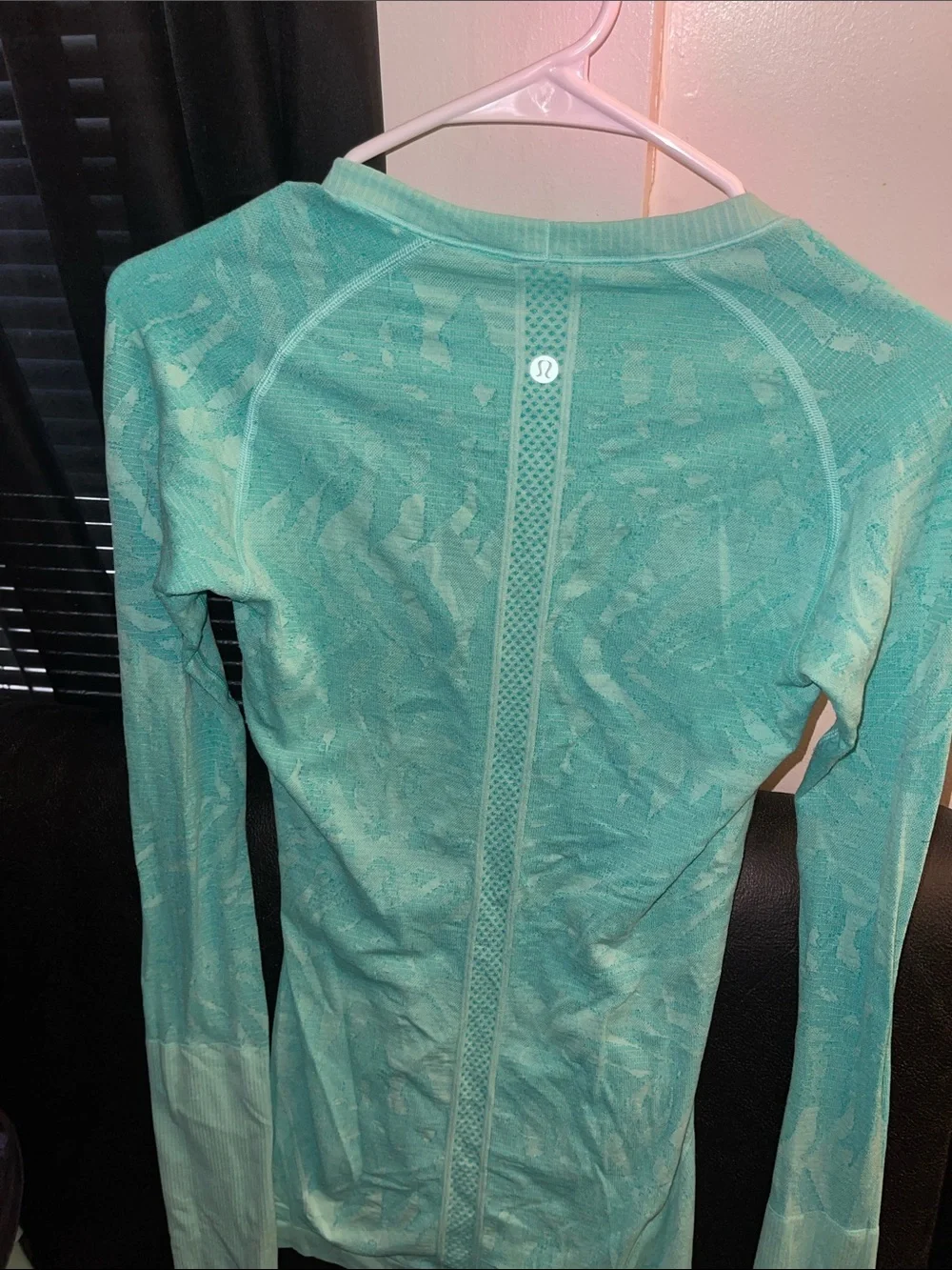 LULULEMON SEAWHEEZE SWIFTLY TECH LS CREW HEATHERED BALI BREEZE SIZE 6